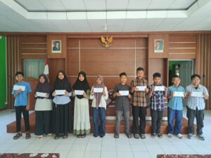 Pemerintah Kalurahan Sidorejo Beri Insentif Apresiasi Kepada 10 Lulusan SD Terbaik